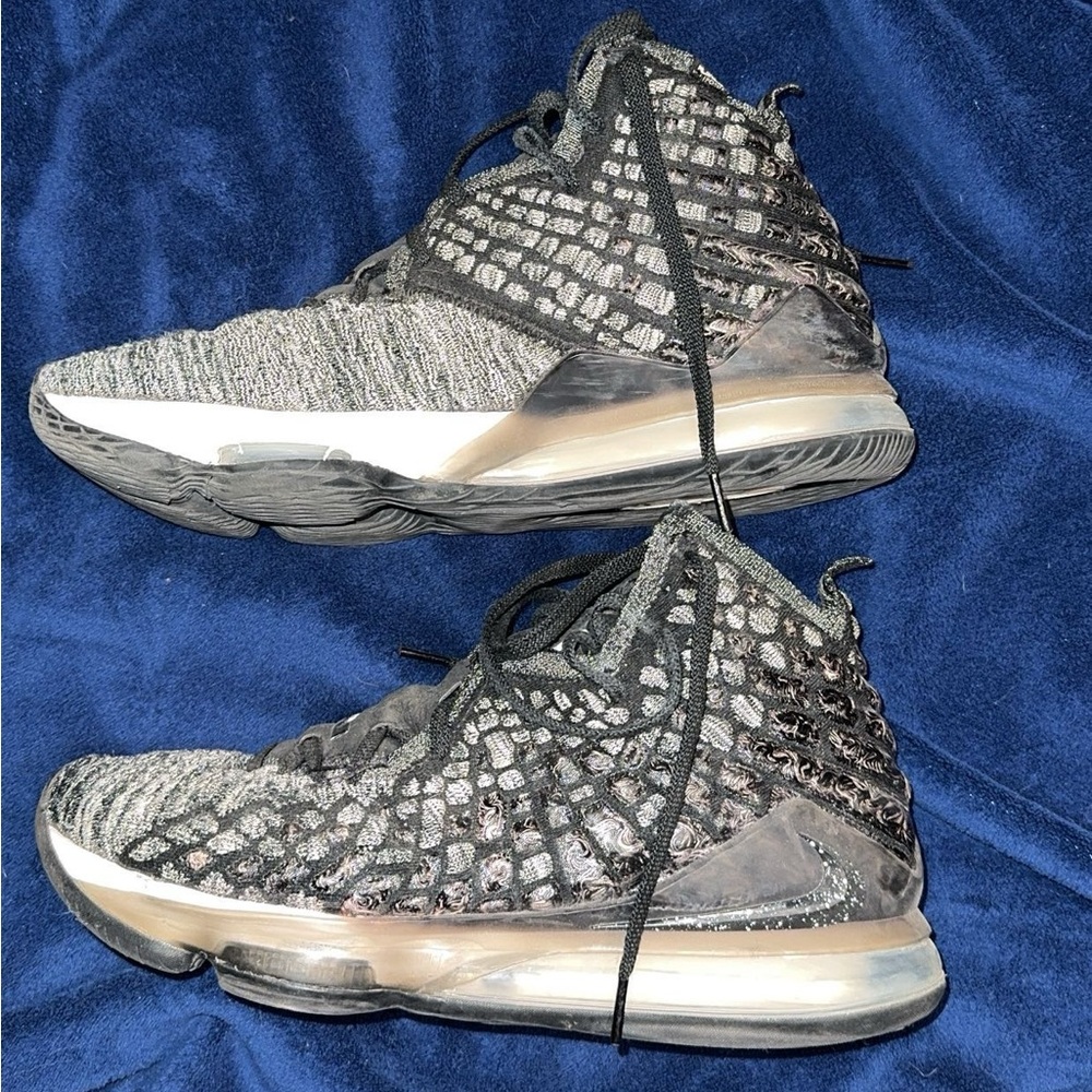 Lebron basketball shoes